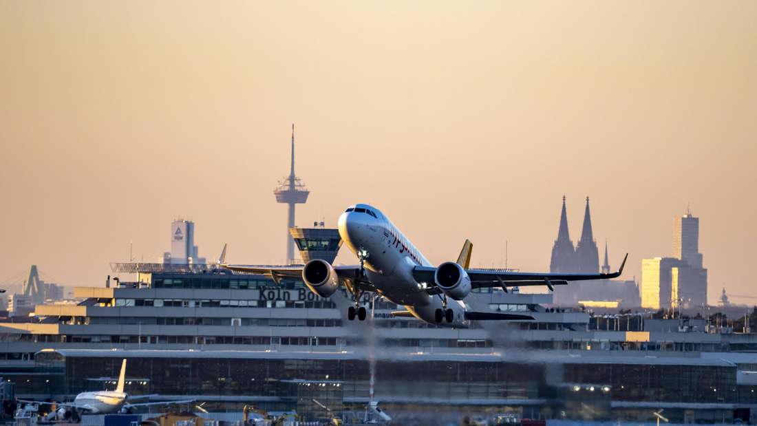 Un avion à l'aéroport de Cologne/Bonn