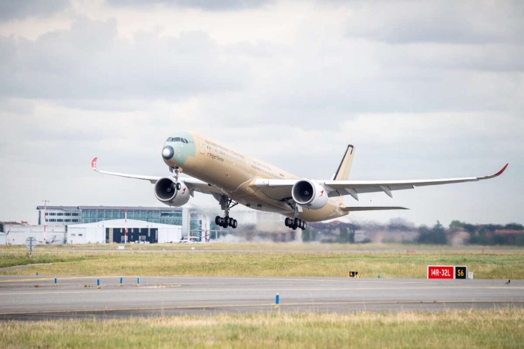 Premier vol inaugural du nouvel Airbus A350-1000ULR de Qantas