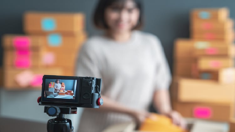 Régulations sur le commerce en direct en Chine