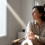 Quand vos preuves d'amour ne touchent pas : décryptons le malentendu au sein de votre couple.