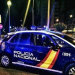 Rajan un homme en attendant de commencer son travail à Málaga