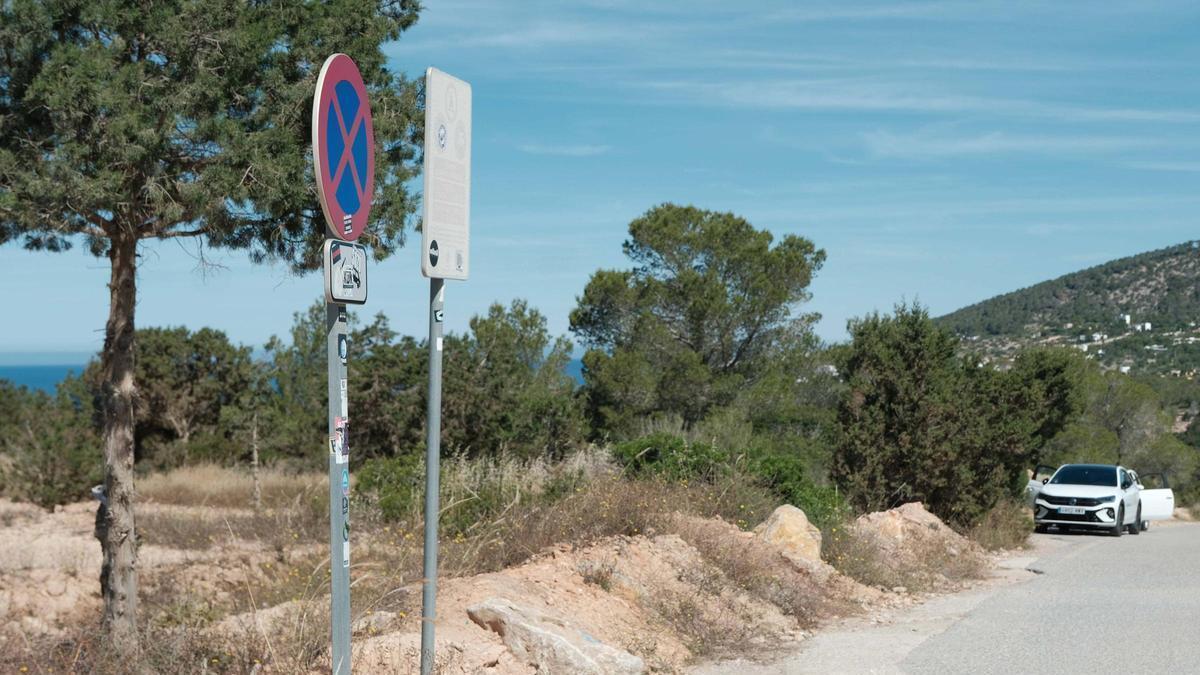 Rescue de deux jeunes après la chute de leur voiture à Cala d’Hort