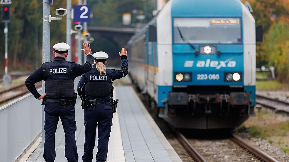 Contrôle des voyageurs par des policiers fédéraux
