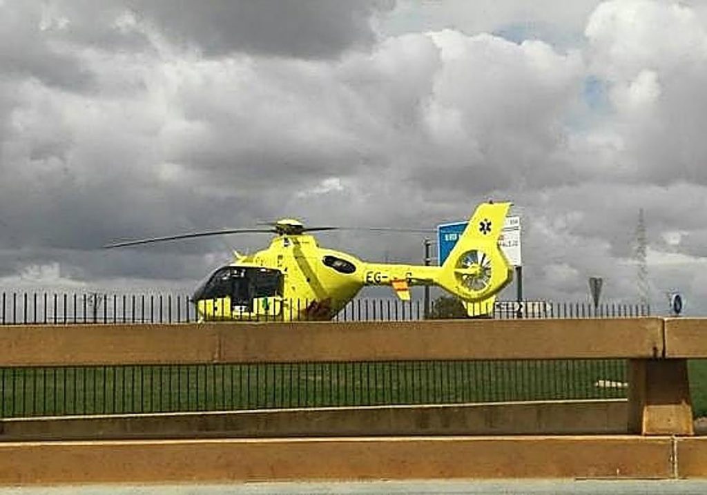 Un homme de 61 ans gravement blessé dans une collision entre moto et voiture à Puebla de Alcollarín