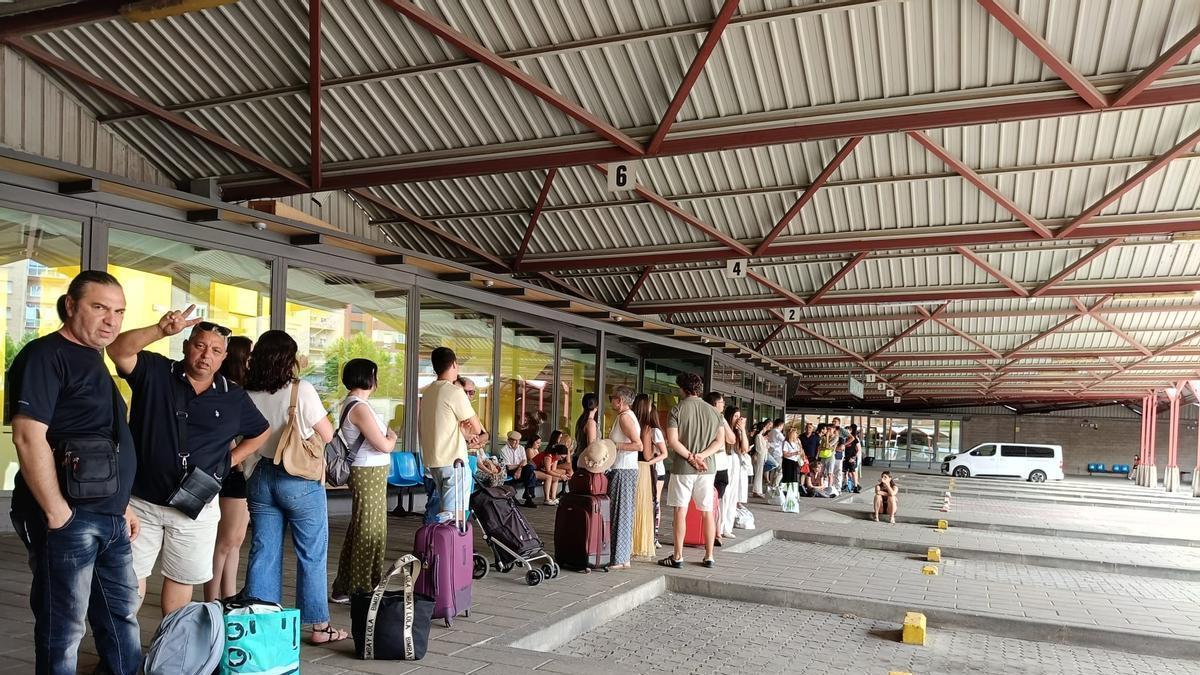 Voyageurs abandonnés à la gare de Zamora en route pour Toro et Valladolid