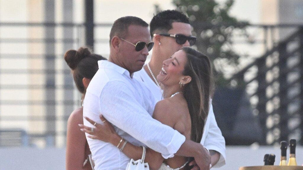 Alex Rodriguez rebondit avec une nouvelle entraîneuse et mannequin après sa rupture récente