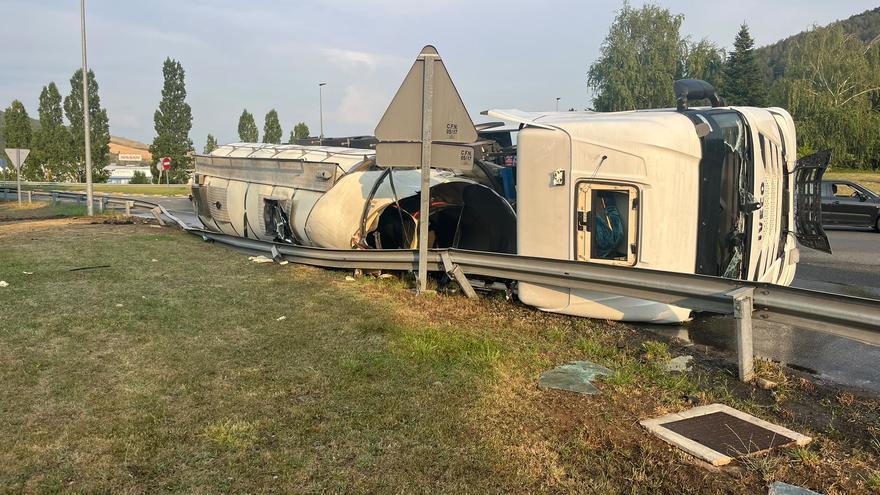 Camionero blessé après un accident à la rotonde d'Arre et Oricáin