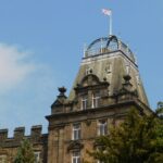Réforme qualifiée de 'fasciste' après une coupe du salaire du leader d'opposition du Derbyshire
