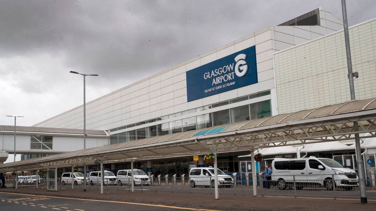 Urgence à l'aéroport de Glasgow : un passager transporté à l'hôpital