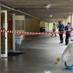 Meurtre à Modène : homme retrouvé tué à coups de couteau dans un immeuble