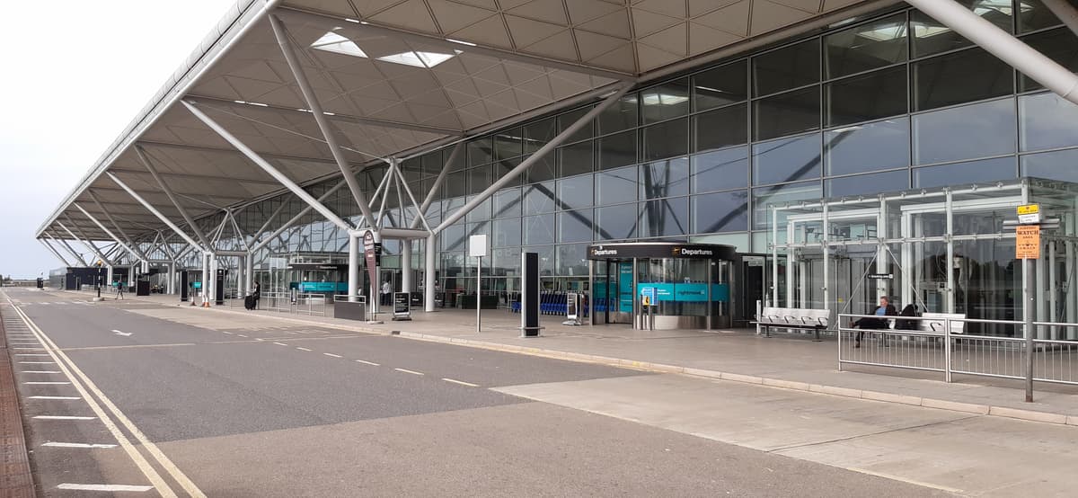 Gatwick : les frais de dépose-parking les plus élevés du Royaume-Uni et comparatif des tarifs 'kiss and fly'