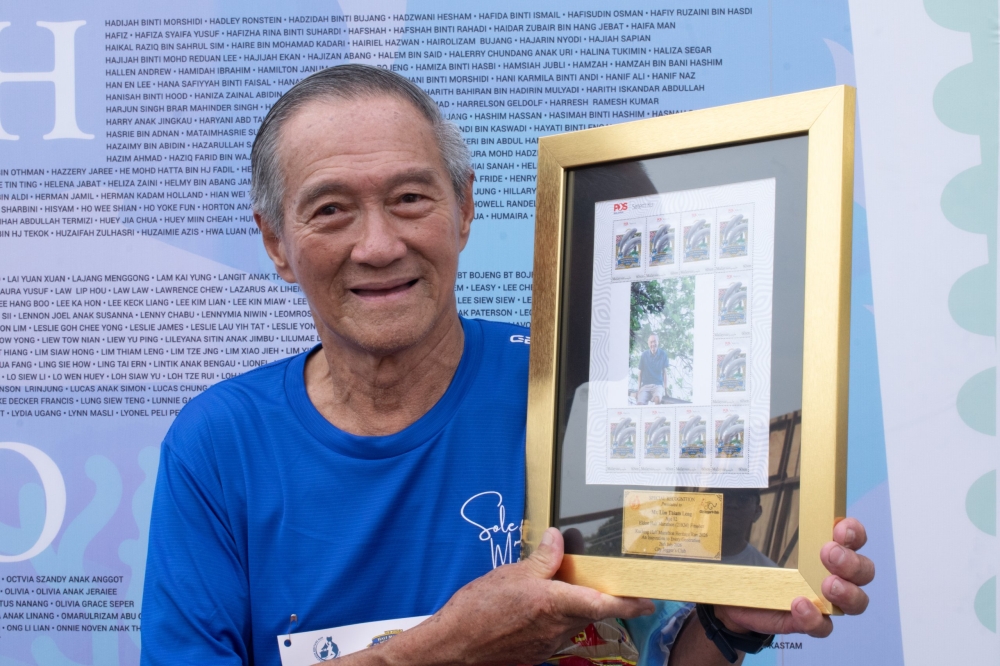 À 82 ans, il court toujours : le semi-marathon de Kuching célèbre la vitalité intergénérationnelle