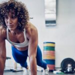 À 47 ans, les longues séances de cardio ne fonctionnent plus pour moi – voici 6 exercices qui font la différence !