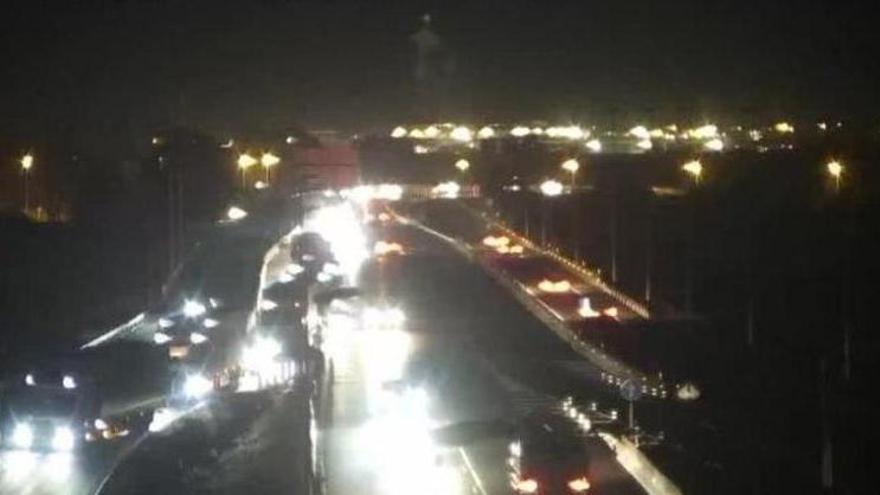 Accident sur l'AP-7 : Un camion frigorifique renversé bloque la circulation en Castellón