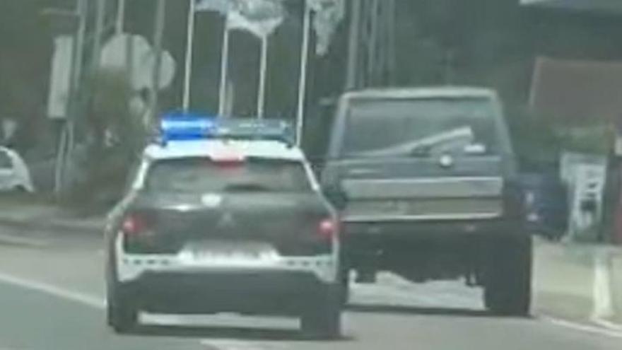Accrochage à Salceda : un conducteur fuyard percute un véhicule de police en marche arrière !
