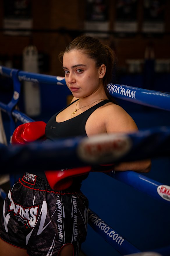 L'écrivaine en entraînement au SRG Thai Boxing Gym à Sydney.