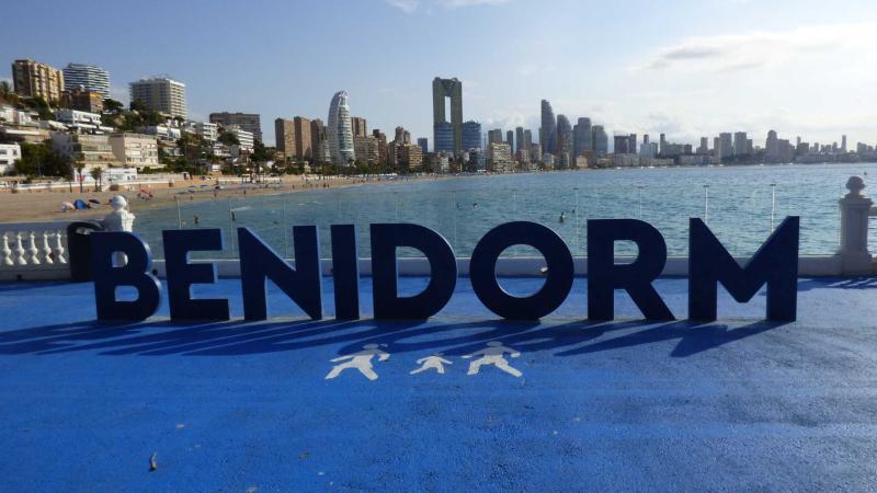 Benidorm brille en rentabilité hôtelière, Alicante s'affirme comme destination phare en Espagne.