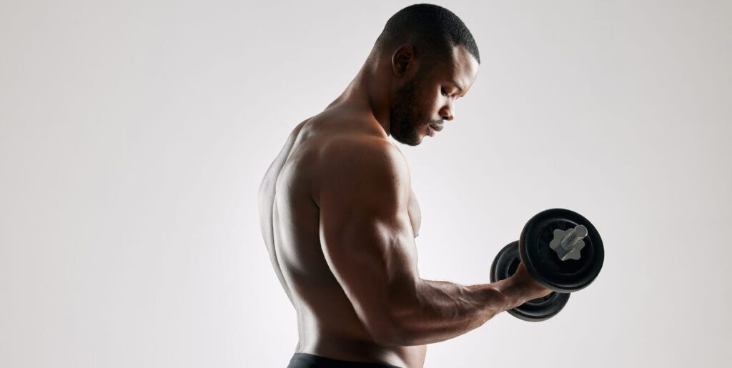 Boostez vos biceps avec un haltère de 5 kg : la méthode simple en 4 mouvements qui fait ses preuves !
