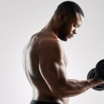 Boostez vos biceps avec un haltère de 5 kg : la méthode simple en 4 mouvements qui fait ses preuves !