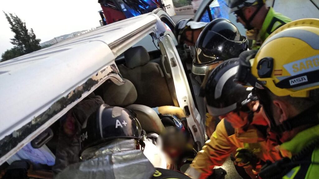 Collision mortelle sur l'Autovía Alcantarilla : deux morts et cinq blessés dans l'accident entre une moto et une fourgonnette