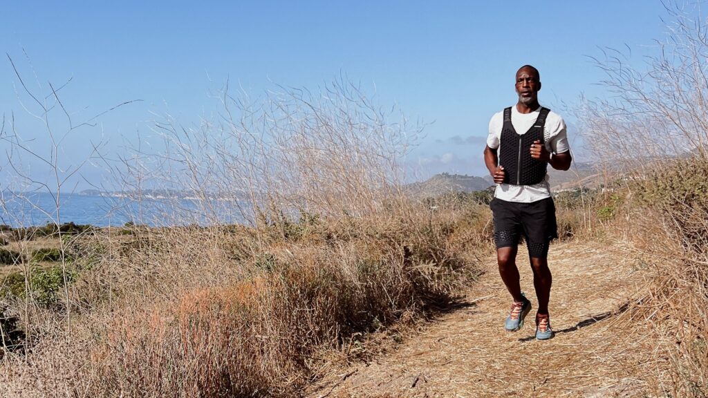 Comment Michael Johnson, légende du sprint olympique, reste en forme à 50 ans