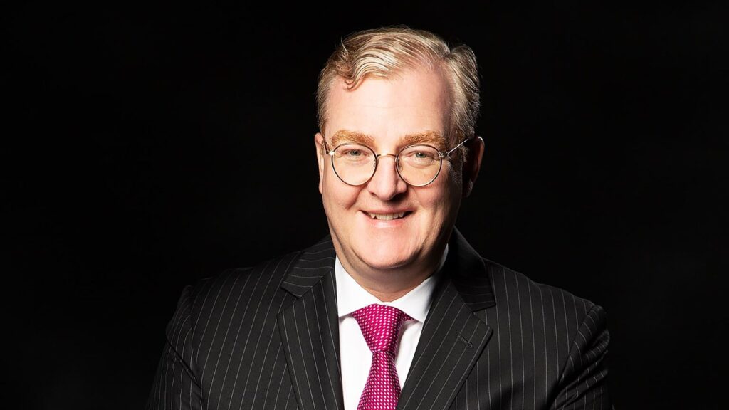 Conflit avec le VZB : le tribunal évince l'ancien chef de Kempinski et ex-vizechancelier de sa propre entreprise