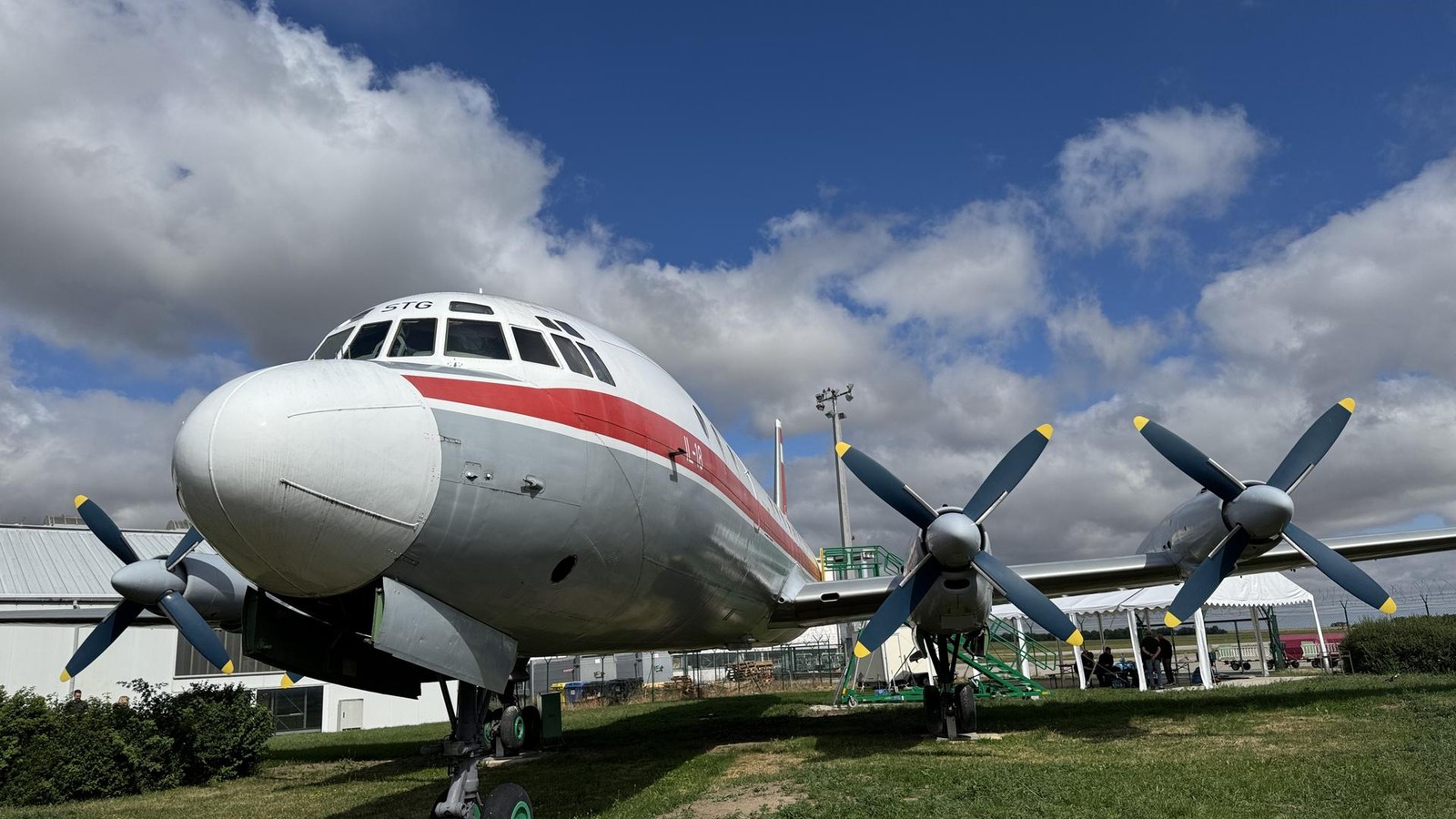 D'un ancien aérodrome soviétique à un aéroport moderne