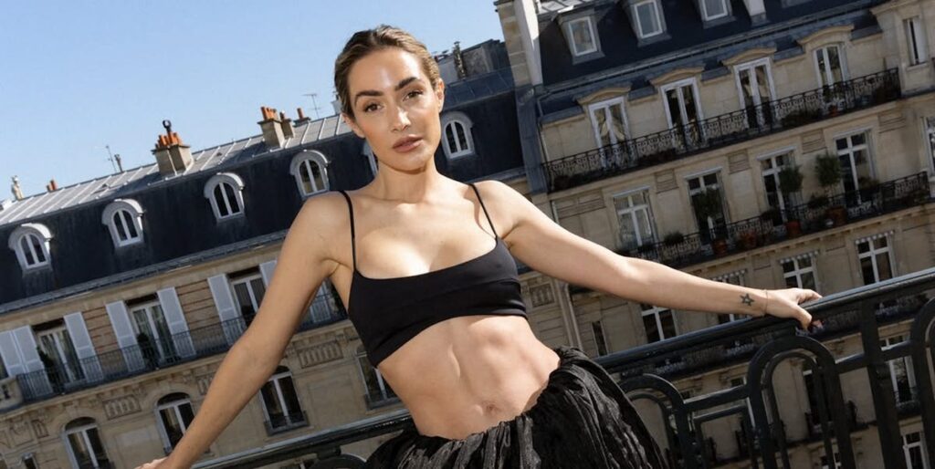 Frankie Bridge révèle 6 exercices légers pour des bras et épaules musclés