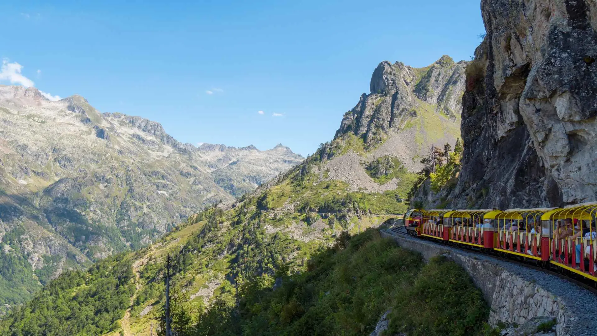 Le train le plus haut d'Europe à seulement 30 minutes d'Aragon : des vues à couper le souffle !