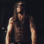 Lenny Kravitz, 62 ans, révèle son entraînement en 6 mouvements pour un incroyable 10-pack