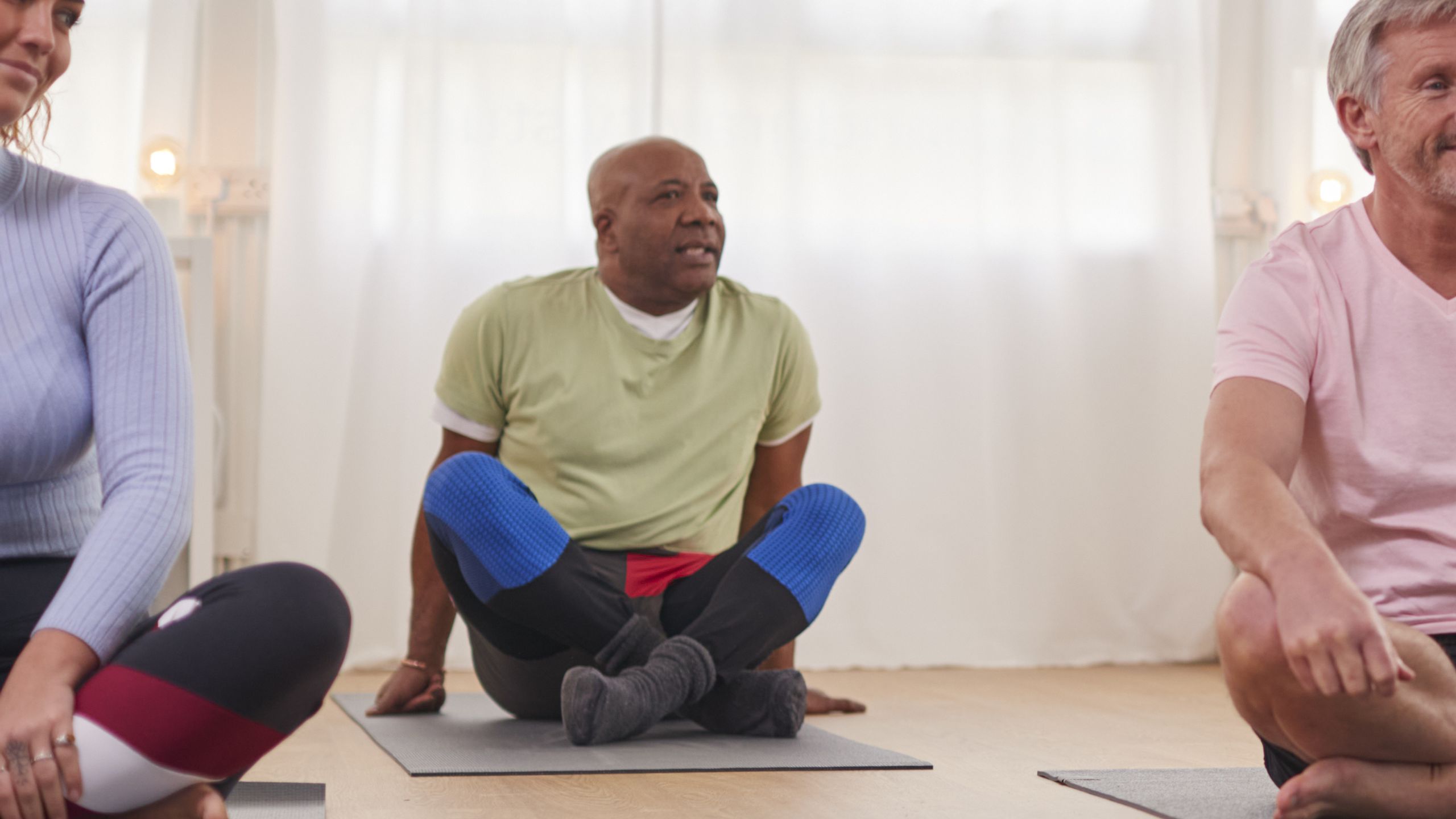 Libérez vos hanches : 4 exercices de Pilates pour mieux vous asseoir en tailleur !