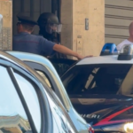 Meurtre à Palerme : un colocataire abat son ami et se barricade chez lui