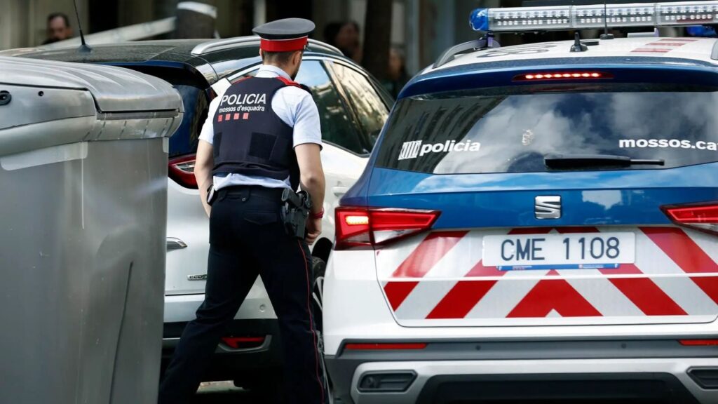Mossos freinent la plainte du vigile remercié pour avoir arboré le drapeau espagnol au ceinturon