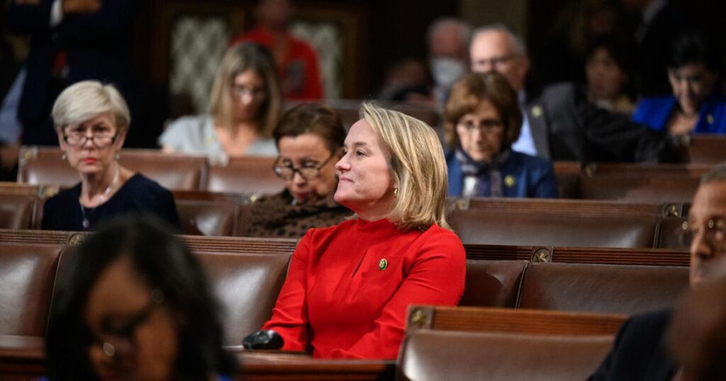 Nikki Budzinski face les agriculteurs de l'Illinois en difficulté économique