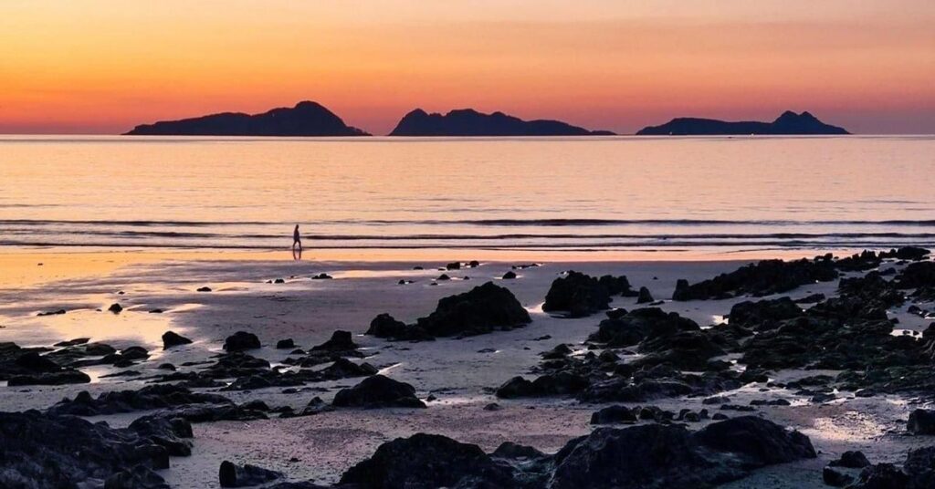 Pourquoi les plages de Patos, Playa América et Panxón perdent leur drapeau bleu ?