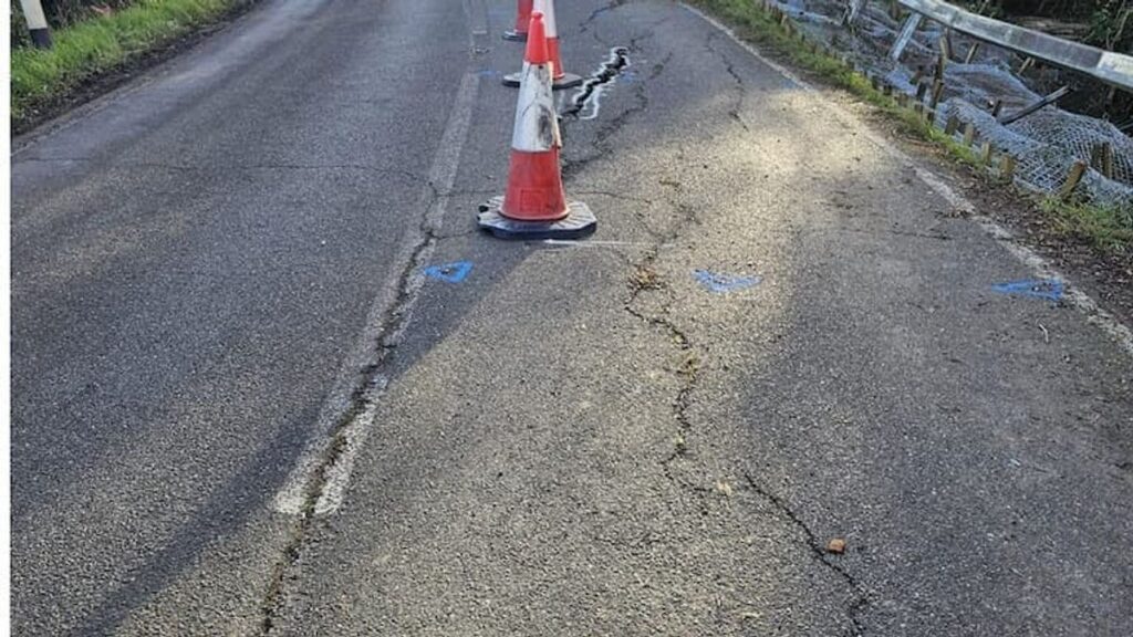 Réouverture tant attendue de la route après des mois de fermeture à cause d'une population de blaireaux