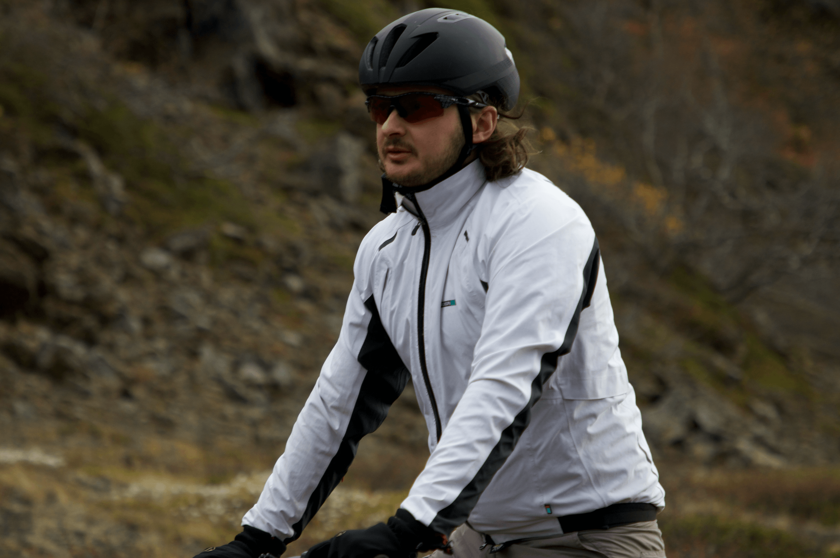 Mark Bailey en tenue cycliste.