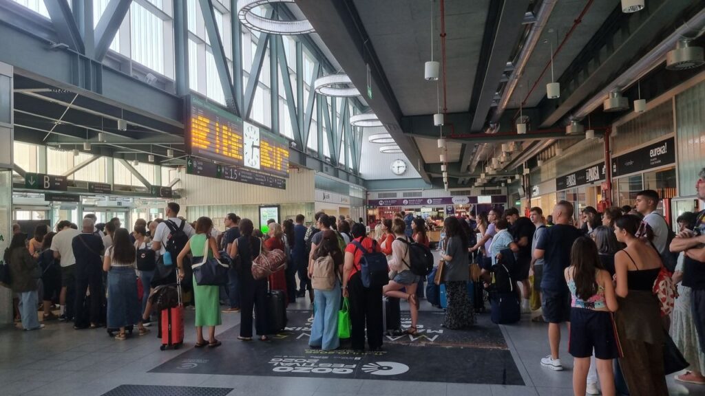 Retards en gare en Galice et transbordements en bus après la panne ferroviaire à Ourense