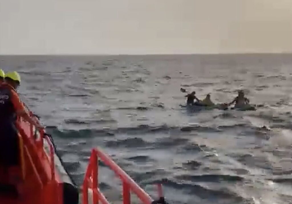 Sauvetage héroïque : quatre kayaks emportés par le courant à la Cova Tallada