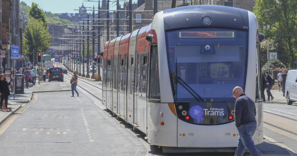 Trams d'Édimbourg : l'éventualité de les transporter par camion écartée