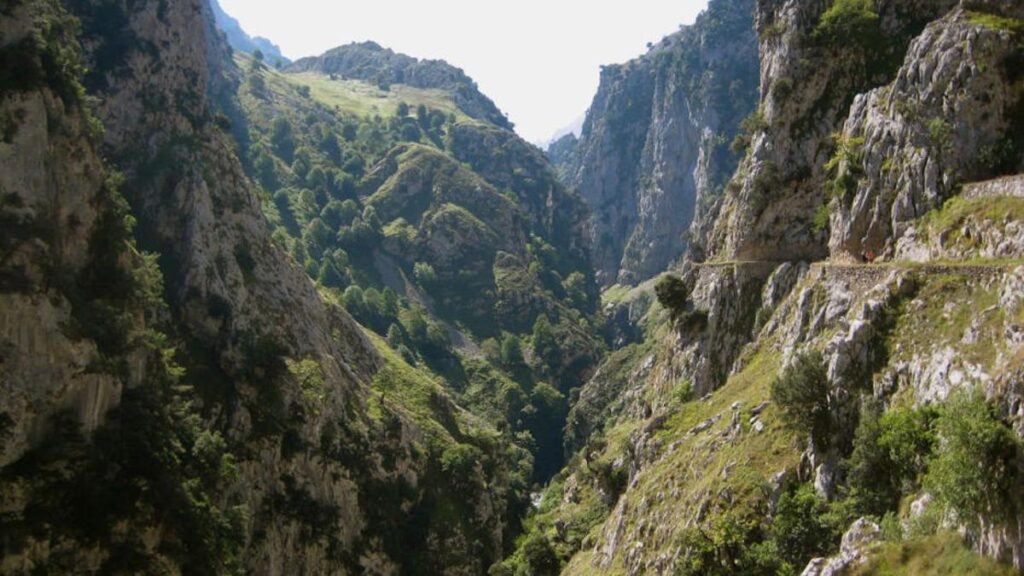 Trois alpinistes blessés, dont un gravement