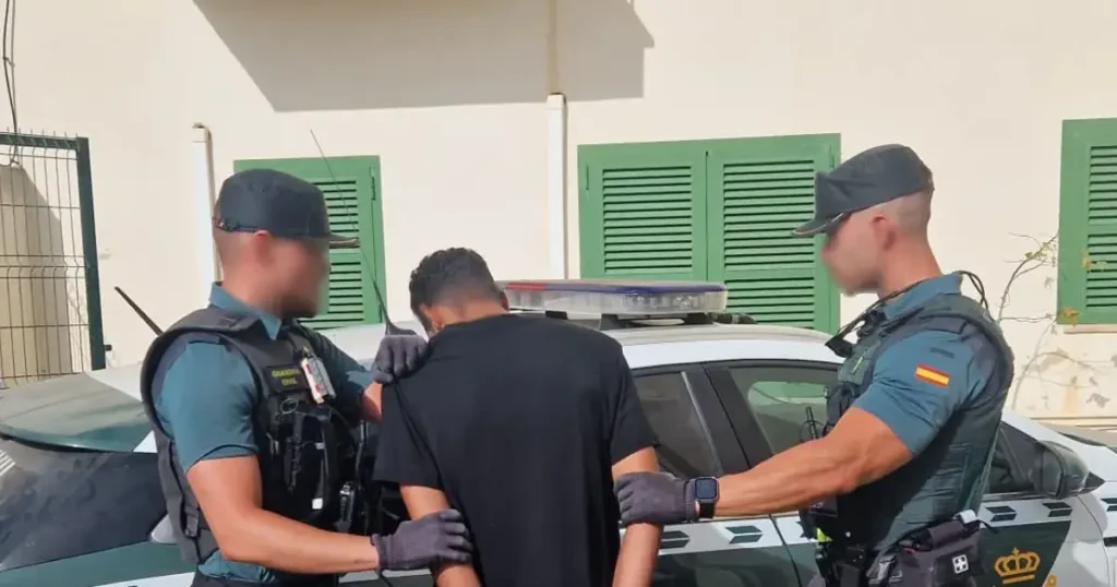 Un homme arrêté après avoir poignardé son voisin au cou à Cala Rajada