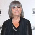 Dawn French, 68 ans : comment elle a perdu 7,5 pierres en marchant, une méthode simple mais redoutable !