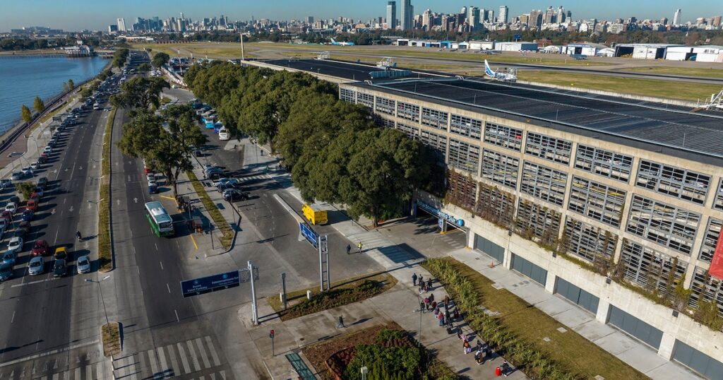 Le gouvernement promet de renégocier les concessions des principaux aéroports avant la fin de l'année
