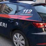 Meurtre en plein centre de Cutro : un jeune serveur abattu, le tueur en fuite !