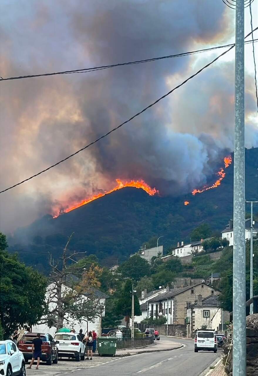 Incendie à Caboalles : la situation s’améliore après l’évacuation de 50 habitants