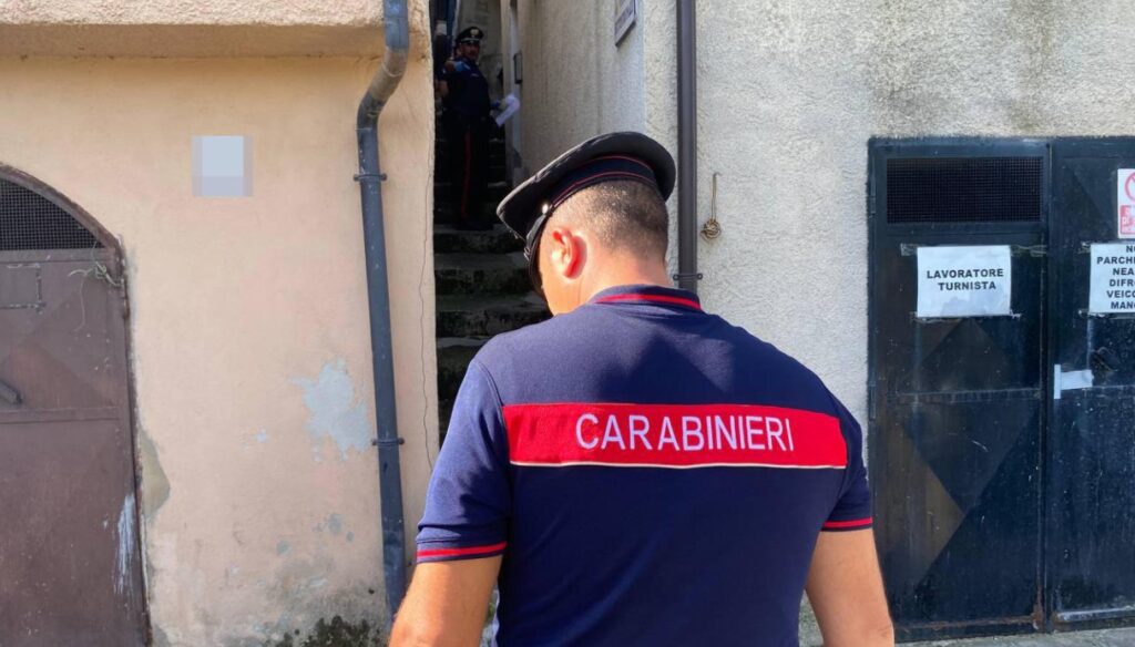 Femme retrouvée morte à Tito près de Potenza, corps découvert avec des blessures au visage