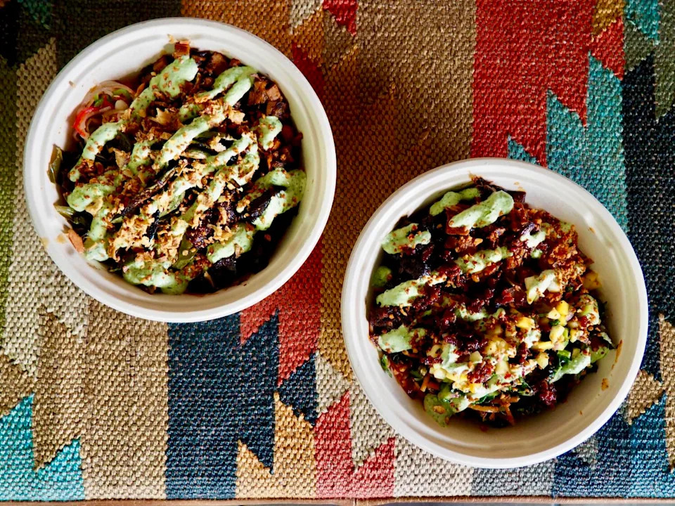 Bols signatures d'Urban Comfort Foods à Carson