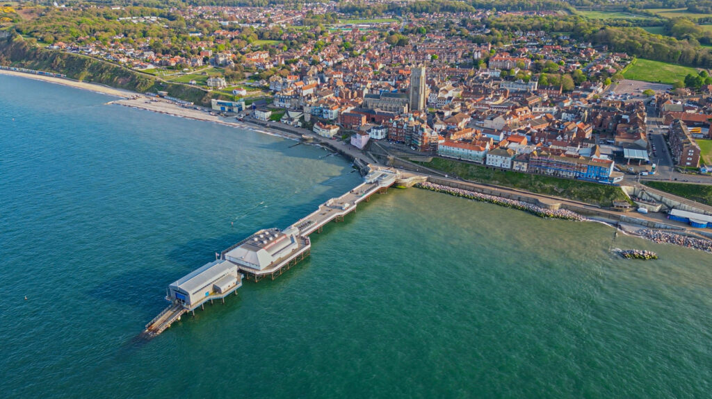 À Moins D'Une Heure De Norwich : Une Ville Côtière Avec Fruits De Mer, Un Ponton Renommé Et Des Falaises Plage