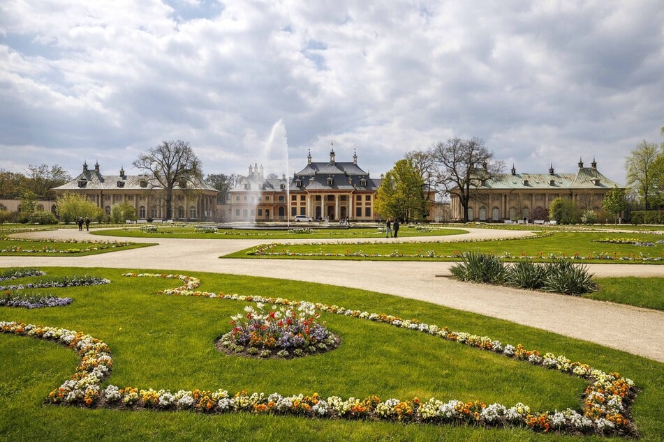 Le chœur Harmonie Pirna offre une pause musicale au Lustgarten de Pillnitz.